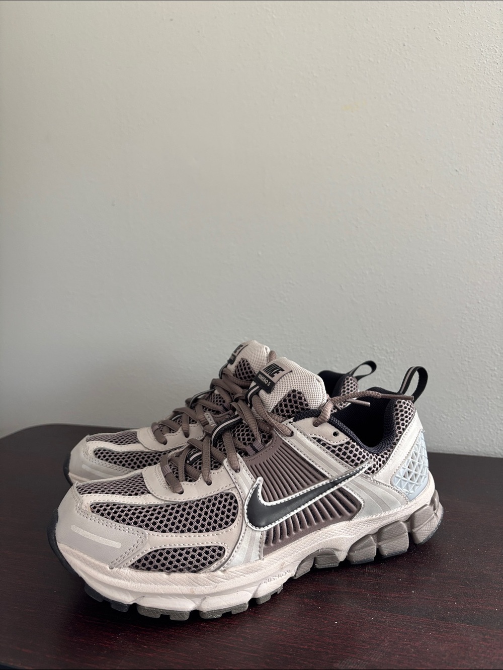 Nike Vomero Kids Beige and Brown Mesh Trail Sneakers - Picture 1 of 12